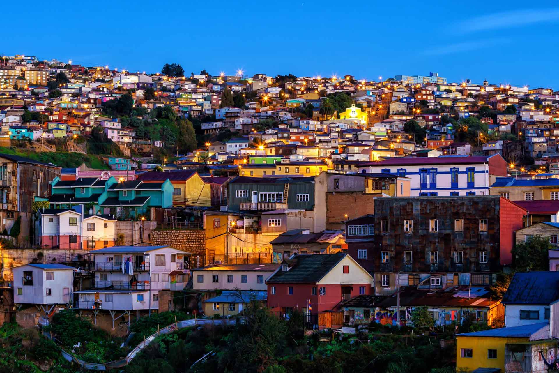Valparaíso de arriba a abajo: 7 paradas culturales imperdibles y su impacto en la inversión inmobiliaria